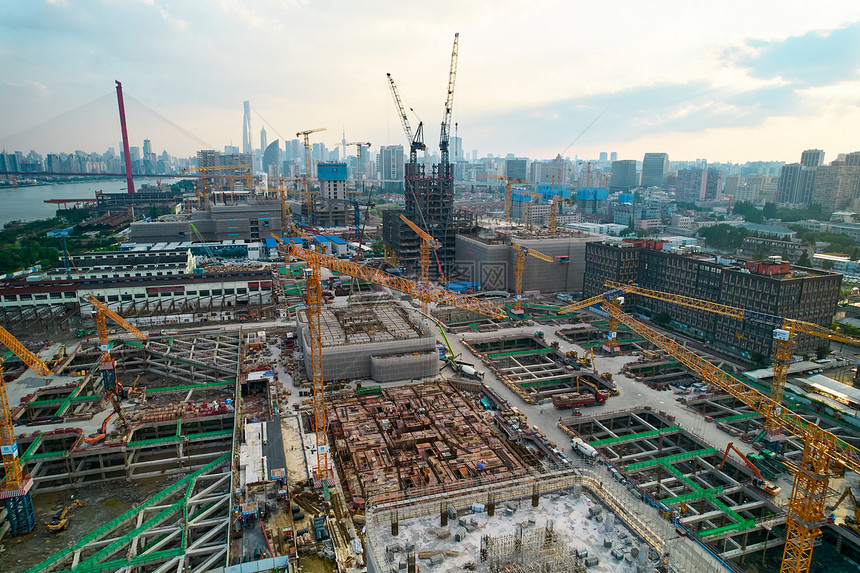 俯瞰城市脈動 航拍視角下的建設工程施工新篇章